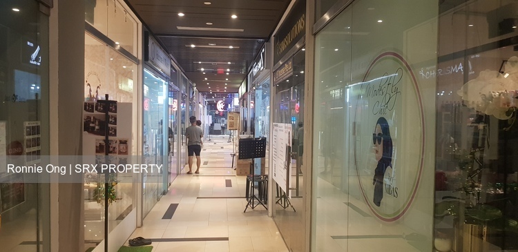 East Village (D16), Retail #329907461